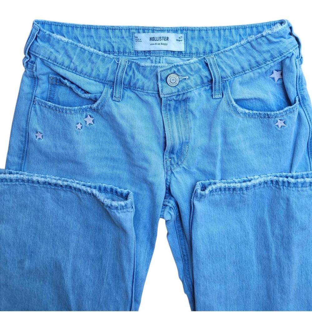 Hollister Low-Rise Light Wash Star Embroidery Baggy Jeans. Size 4